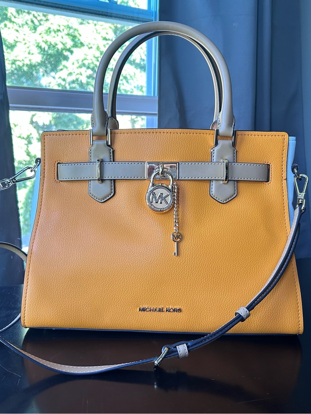 MICHAEL KORS OUTLET
Hamilton Medium Color-Block Leather Satchel